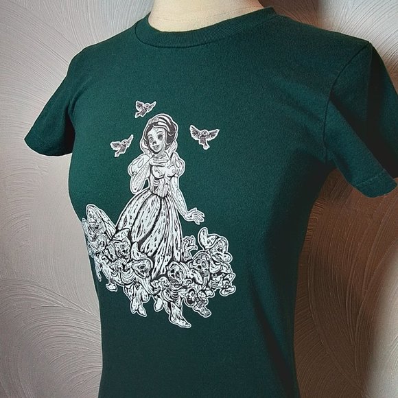 Halloween T Shirt Zombie Snow White & the Seven Dwarves Graphic Tee size XS - Picture 3 of 4